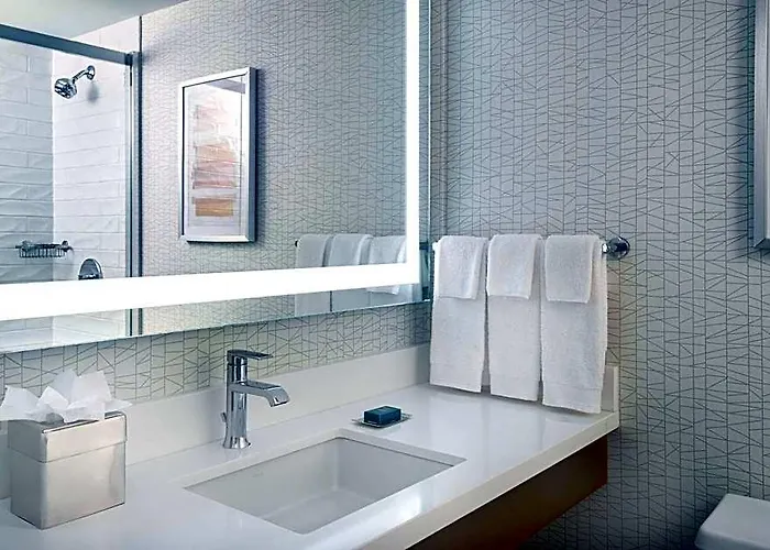 Doubletree By Hilton And Conference Center Chicago North Shore Skokie